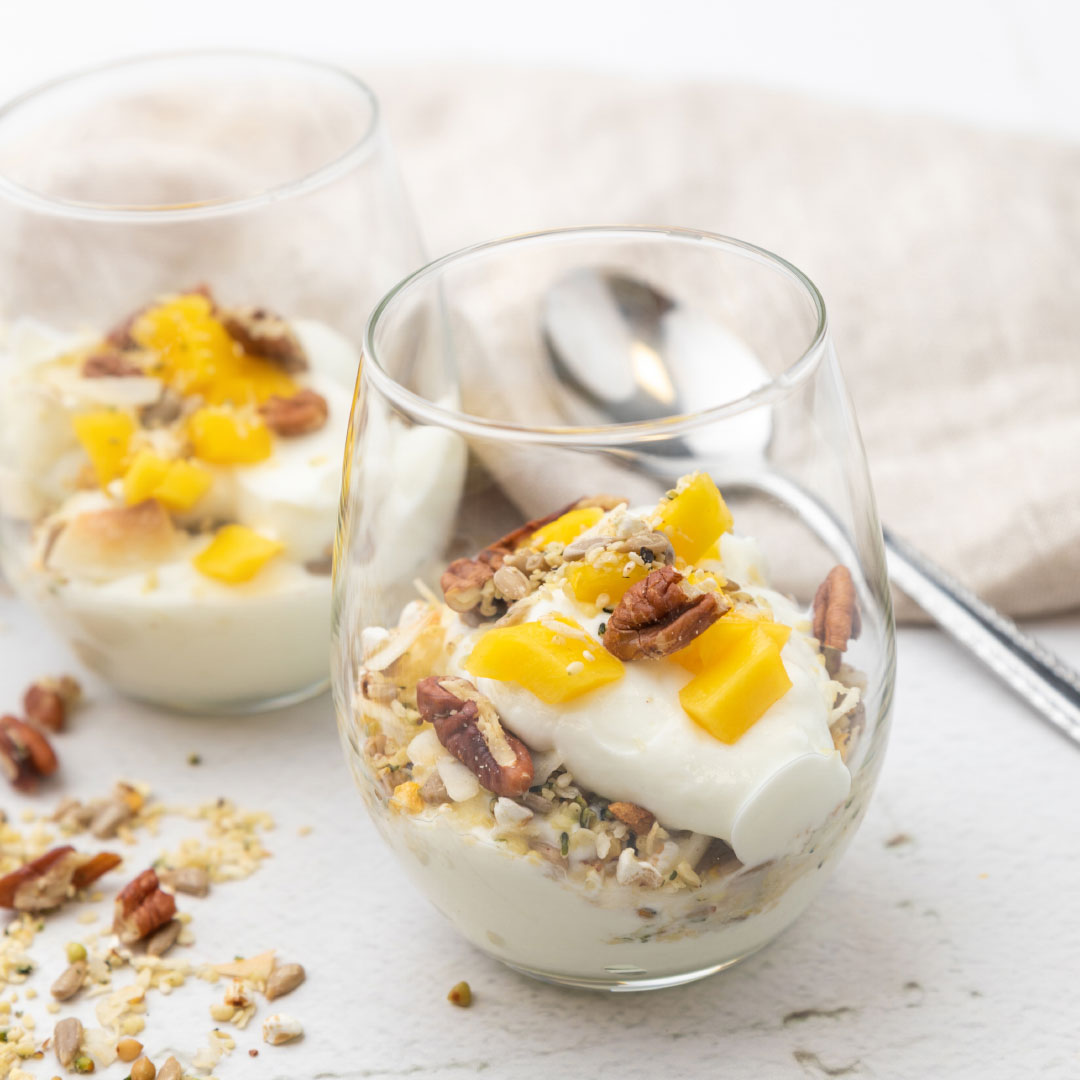Granola pecan mango