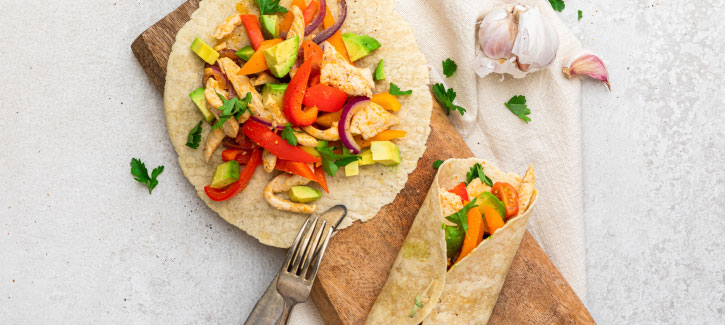 Wrap met kipfilet, paprika en avocado
