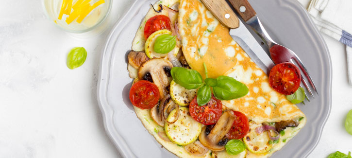 Bieslook-omelet met gebakken groente