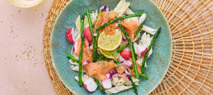 Pastasalade met zalm en asperges