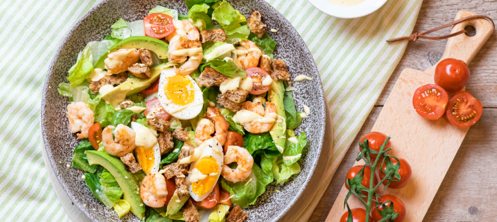 Caesarsalade met gemarineerde garnalen