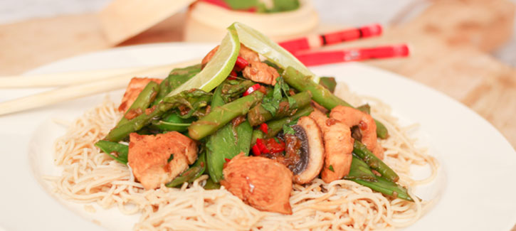 Oosterse noodles met kip