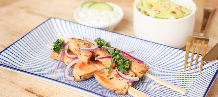 Griekse souvlaki met witte kool en tzatziki