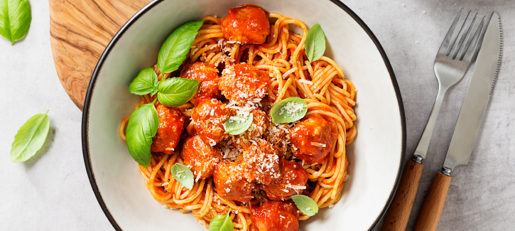 Spaghetti met tartaarballetjes en tomaat