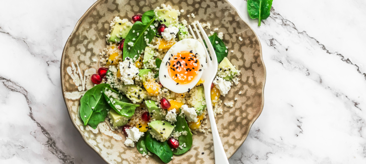 Couscous-salade met avocado en mango