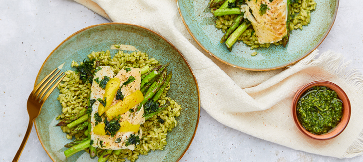 Pesto-risoni met asperges en kabeljauw