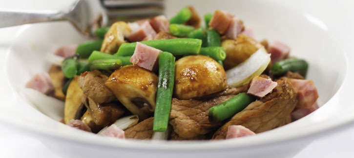 Roerbakschotel met varkensfilet