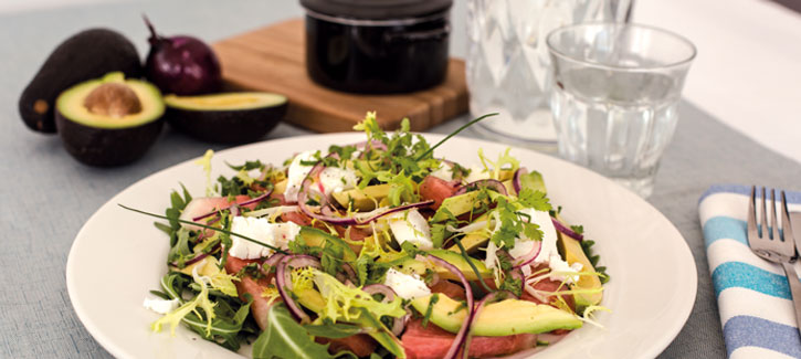 Zomerse salade met geitenkaas en watermeloen