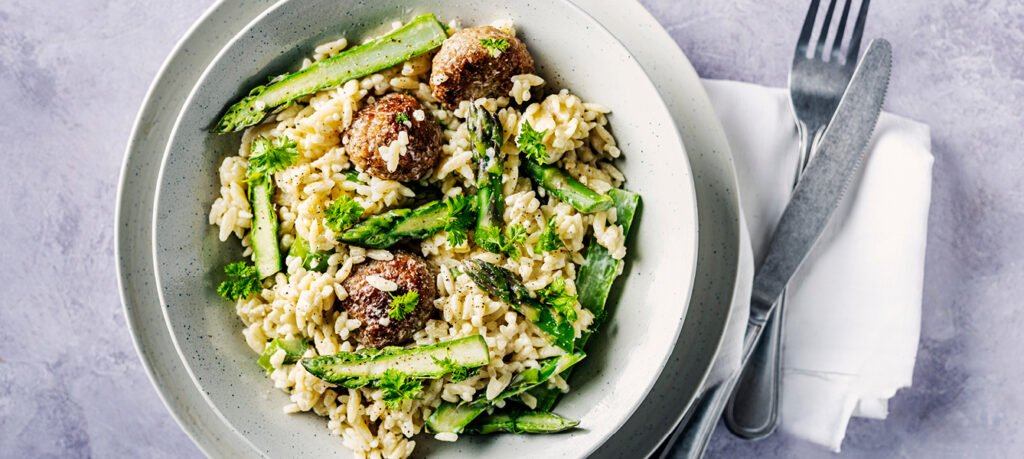 Romige sojarijst met tartaarballetjes en asperges