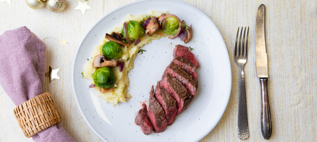 Hertenbiefstuk met wortelpeterseliepuree en gegrilde groenten