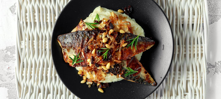 Makreelfilet met aardappelpuree en bleekselderij