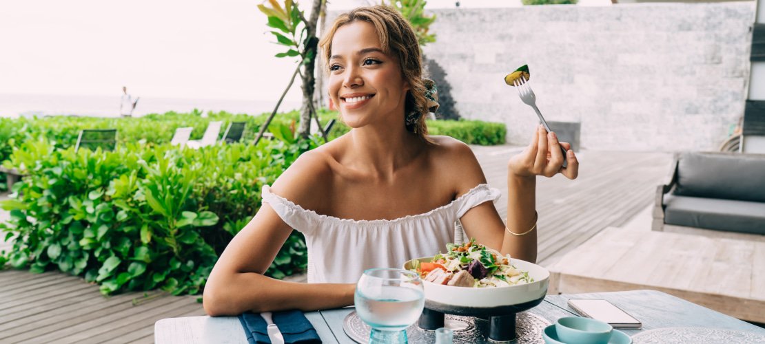 Koolhydraatarm eten en drinken op het terras: hoe pak je dit aan?