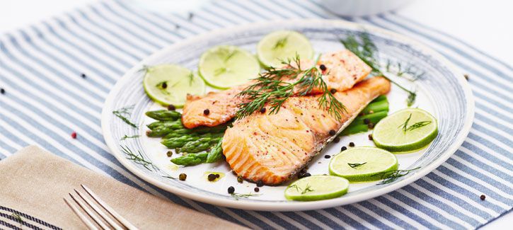 Asperges met gebakken zalm