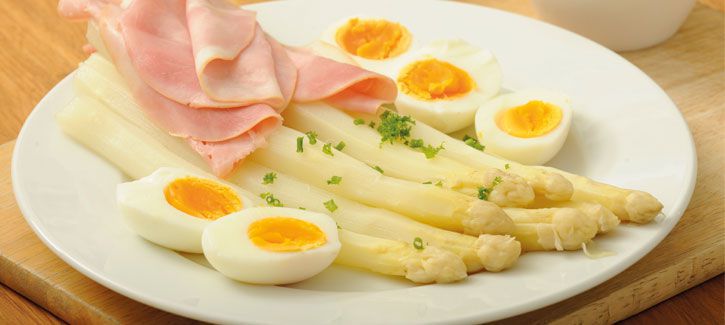 Asperges met ham en ei