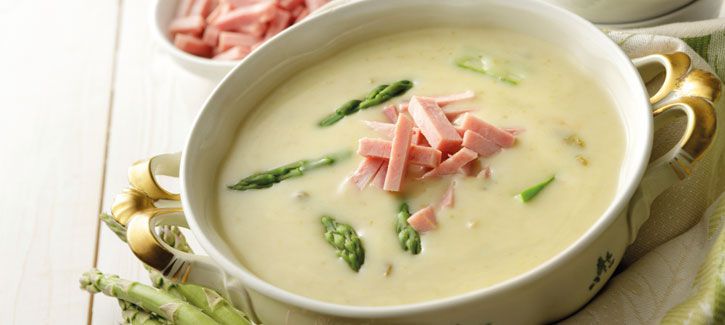 Aspergesoep met hamreepjes