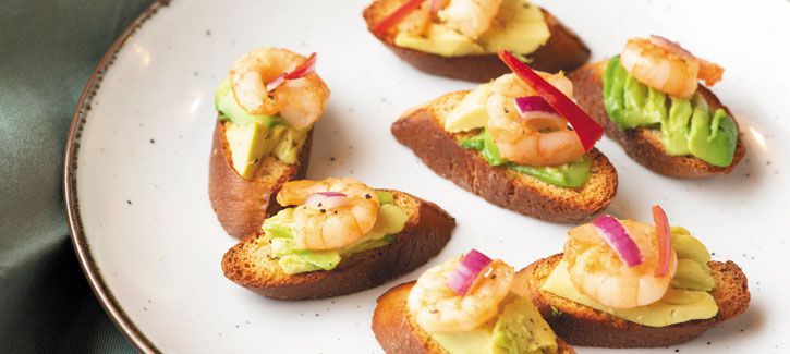 Bruschetta met avocado en garnaal