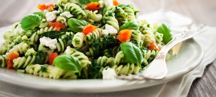 Fusilli met spinazie, tomaat en geitenkaas