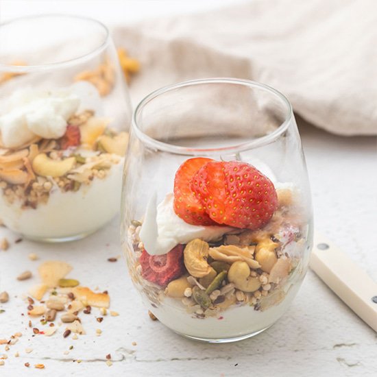 PS. food & lifestyle croissant granola aardbei
