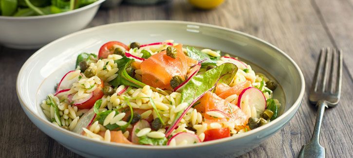 Rijstsalade met gerookte zalm