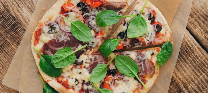 Tortizza met rauwe ham en spinazie