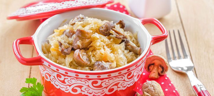 Zuurkoolschotel met bloemkoolpuree en champignons